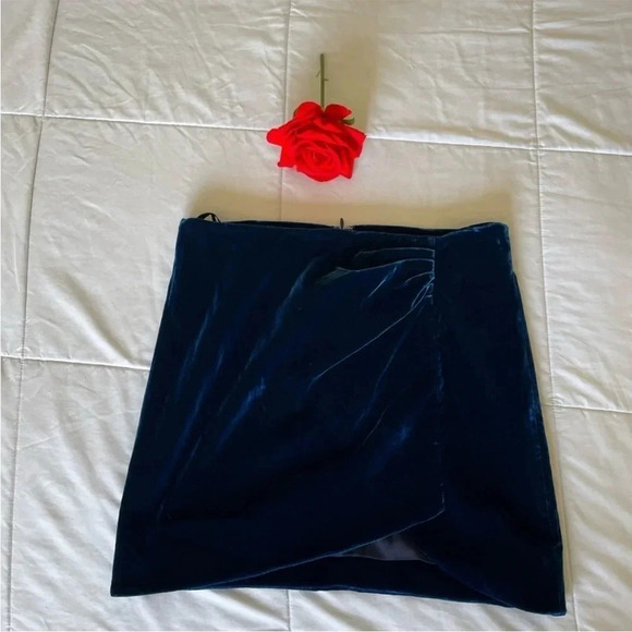 10 Crosby Derek Lam velour drape mini skirt - Picture 4 of 13